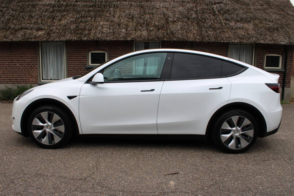 Tesla Model Y Tesla Model Y Long Range AWD 75 kWh SOh 90.6% LEER NAVI PANO 124000KM!!!