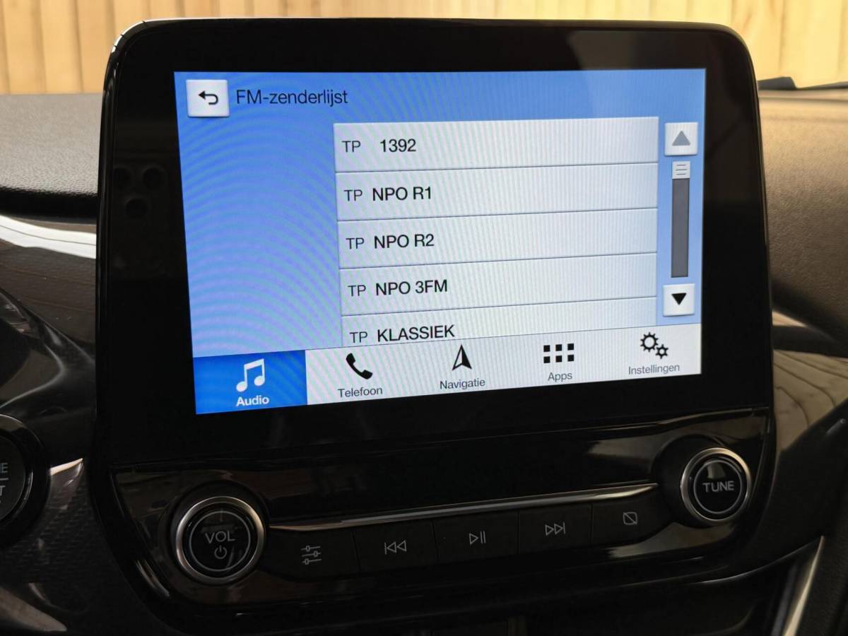 Ford Fiesta Ford Fiesta 1.0 EcoBoost ST-Line Apple CarPlay/Android Auto | Cruise & climate control | Elektrische ramen voor | Navigatiesysteem | LED dagrijverlichting | Parkeersensoren achter | Sportstoelen
