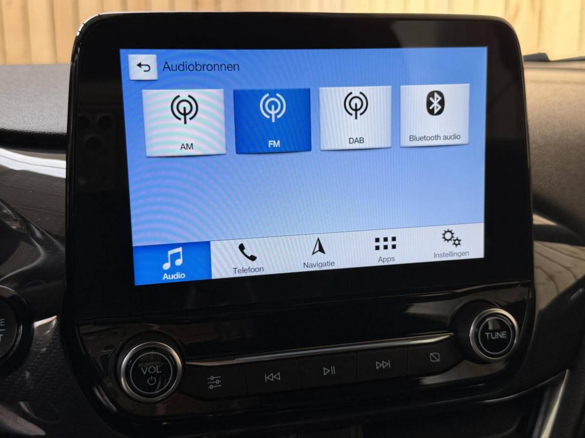 Ford Fiesta Ford Fiesta 1.0 EcoBoost ST-Line Apple CarPlay/Android Auto | Cruise & climate control | Elektrische ramen voor | Navigatiesysteem | LED dagrijverlichting | Parkeersensoren achter | Sportstoelen