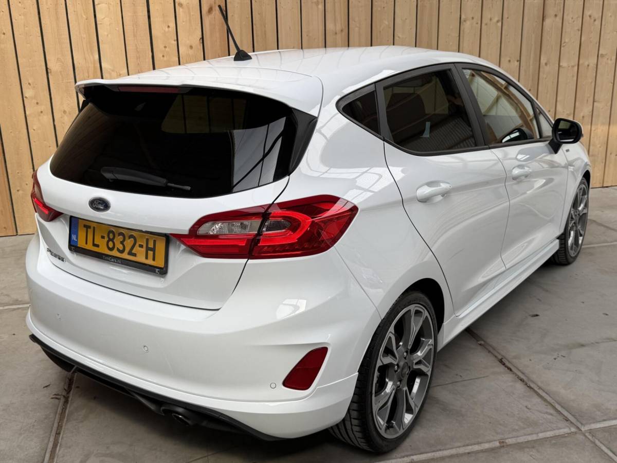 Ford Fiesta Ford Fiesta 1.0 EcoBoost ST-Line Apple CarPlay/Android Auto | Cruise & climate control | Elektrische ramen voor | Navigatiesysteem | LED dagrijverlichting | Parkeersensoren achter | Sportstoelen
