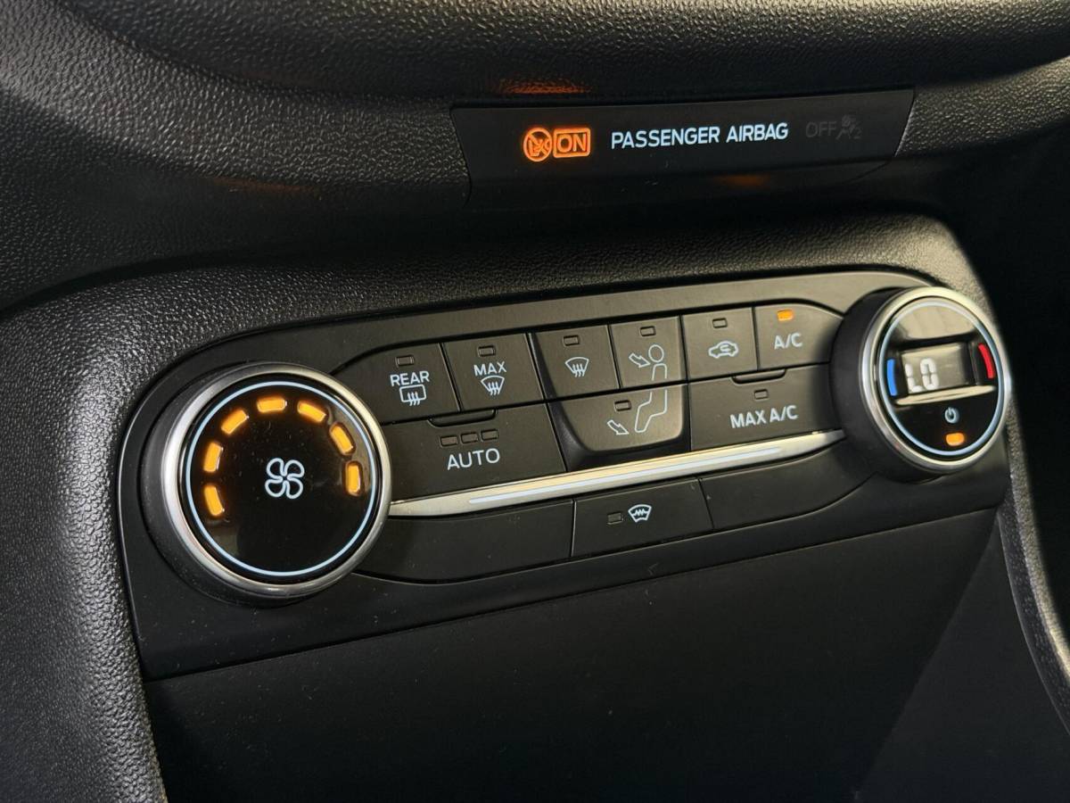 Ford Fiesta Ford Fiesta 1.0 EcoBoost ST-Line Apple CarPlay/Android Auto | Cruise & climate control | Elektrische ramen voor | Navigatiesysteem | LED dagrijverlichting | Parkeersensoren achter | Sportstoelen