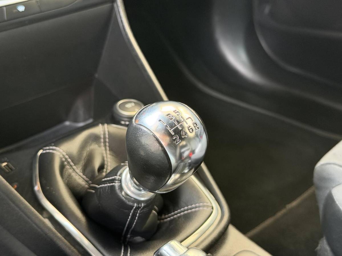 Ford Fiesta Ford Fiesta 1.0 EcoBoost ST-Line Apple CarPlay/Android Auto | Cruise & climate control | Elektrische ramen voor | Navigatiesysteem | LED dagrijverlichting | Parkeersensoren achter | Sportstoelen