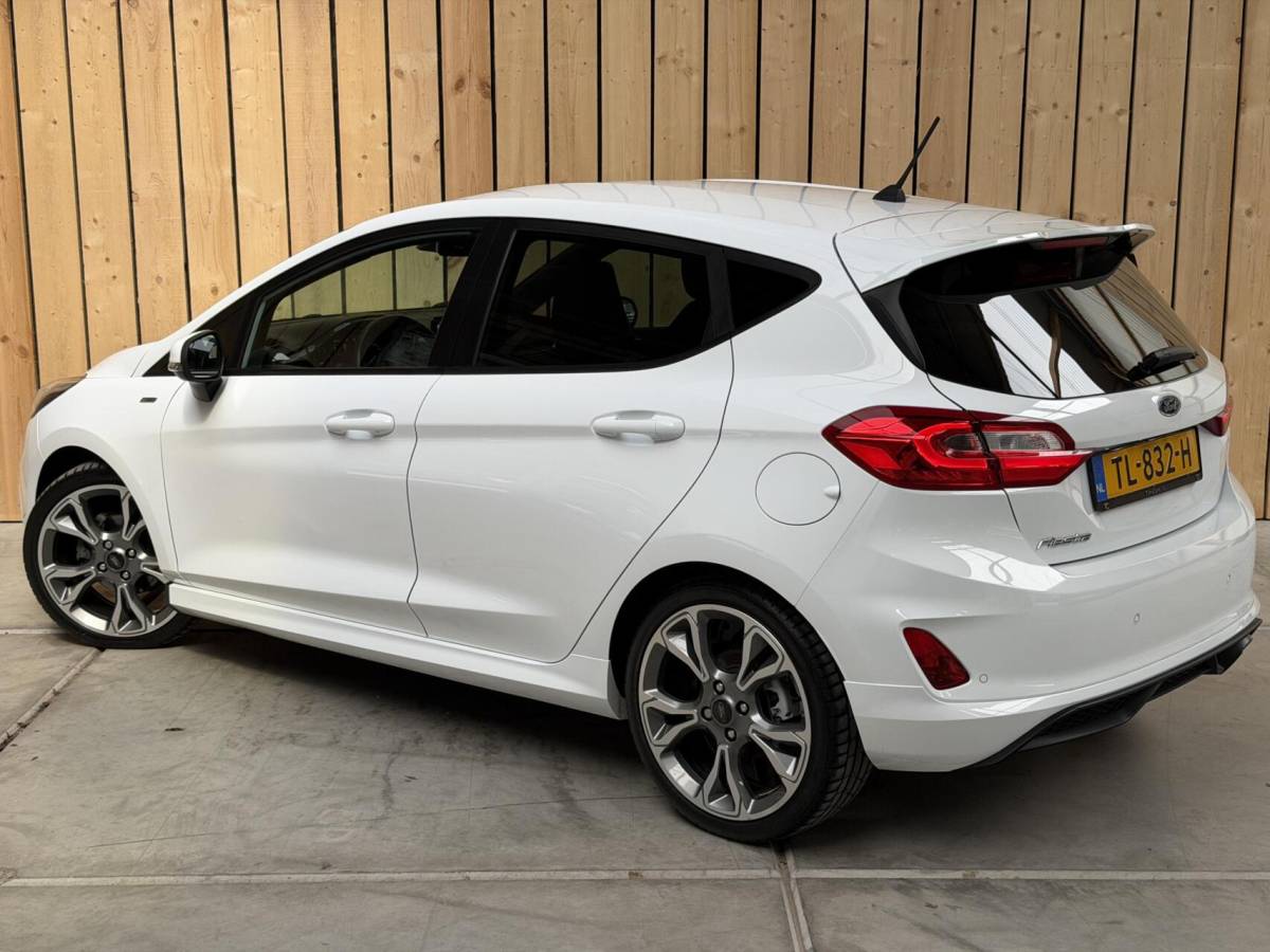 Ford Fiesta Ford Fiesta 1.0 EcoBoost ST-Line Apple CarPlay/Android Auto | Cruise & climate control | Elektrische ramen voor | Navigatiesysteem | LED dagrijverlichting | Parkeersensoren achter | Sportstoelen