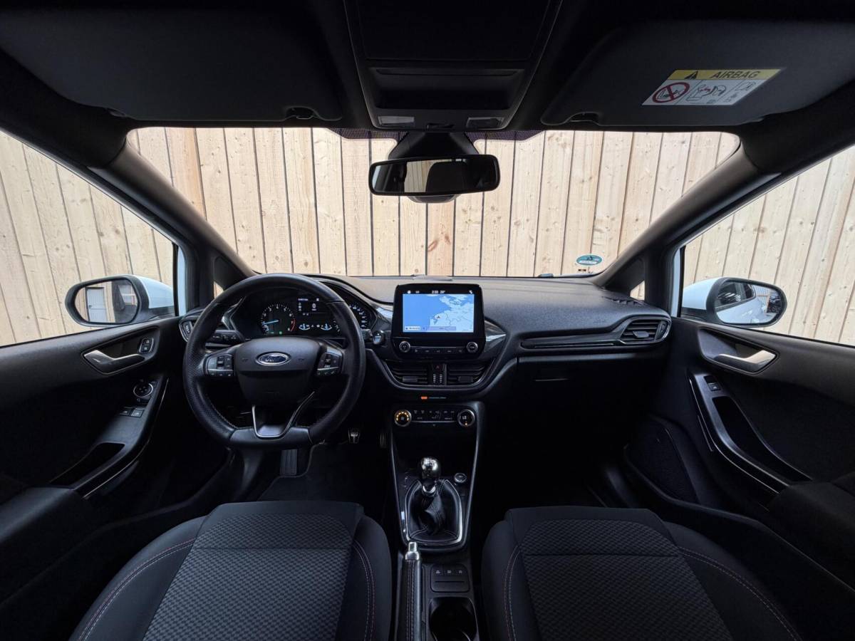 Ford Fiesta Ford Fiesta 1.0 EcoBoost ST-Line Apple CarPlay/Android Auto | Cruise & climate control | Elektrische ramen voor | Navigatiesysteem | LED dagrijverlichting | Parkeersensoren achter | Sportstoelen