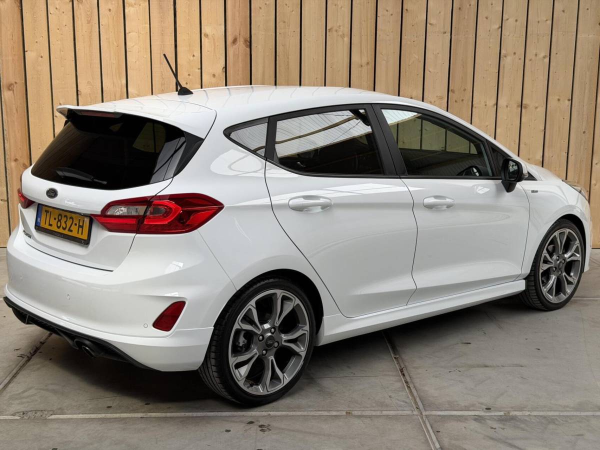 Ford Fiesta Ford Fiesta 1.0 EcoBoost ST-Line Apple CarPlay/Android Auto | Cruise & climate control | Elektrische ramen voor | Navigatiesysteem | LED dagrijverlichting | Parkeersensoren achter | Sportstoelen
