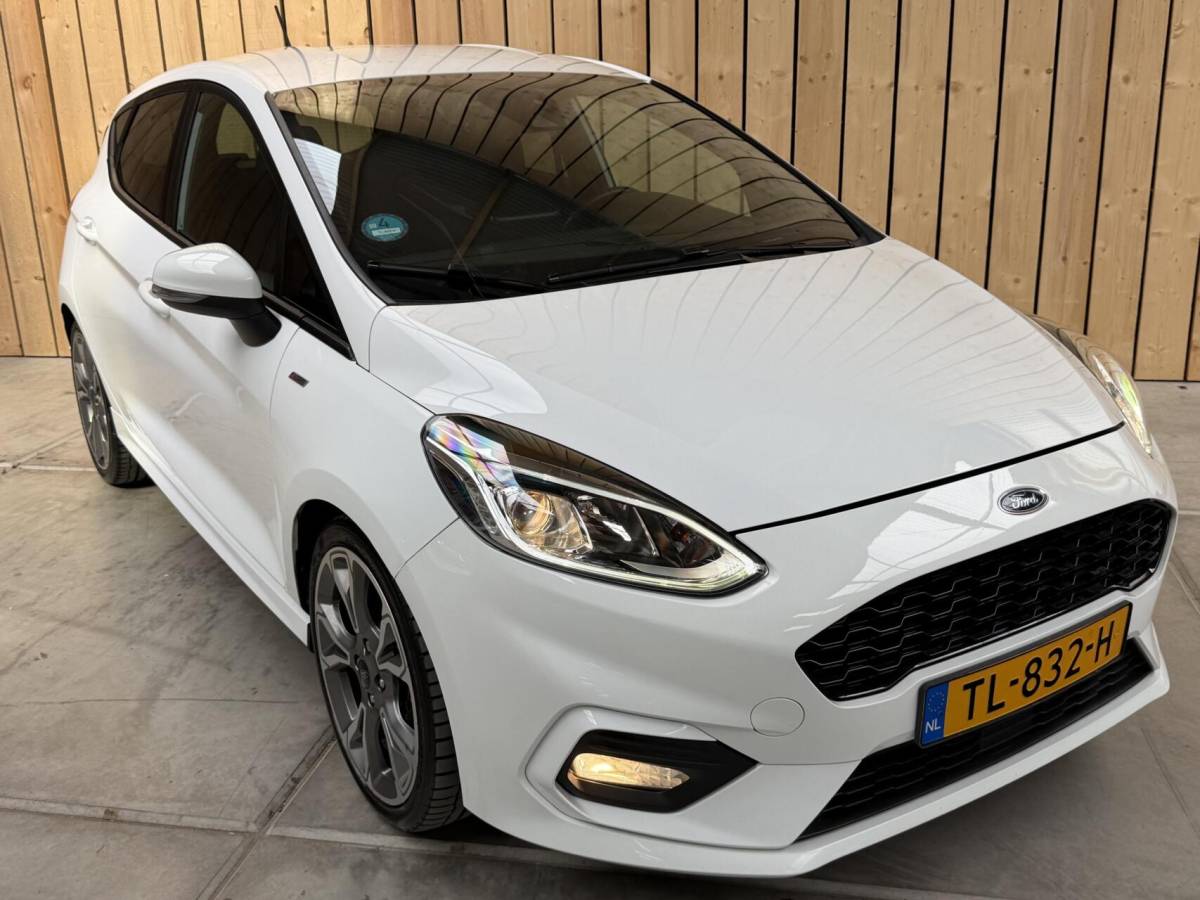 Ford Fiesta Ford Fiesta 1.0 EcoBoost ST-Line Apple CarPlay/Android Auto | Cruise & climate control | Elektrische ramen voor | Navigatiesysteem | LED dagrijverlichting | Parkeersensoren achter | Sportstoelen