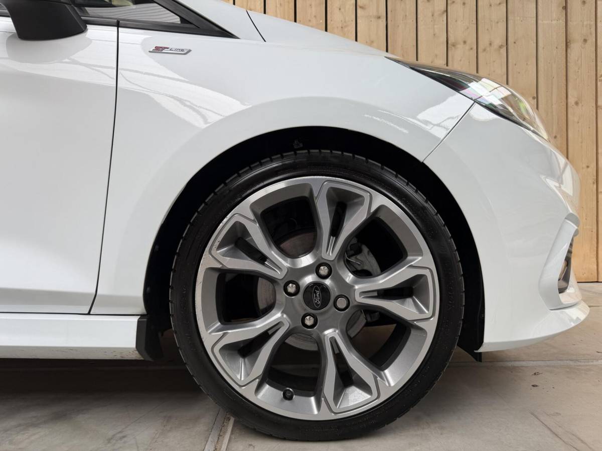 Ford Fiesta Ford Fiesta 1.0 EcoBoost ST-Line Apple CarPlay/Android Auto | Cruise & climate control | Elektrische ramen voor | Navigatiesysteem | LED dagrijverlichting | Parkeersensoren achter | Sportstoelen