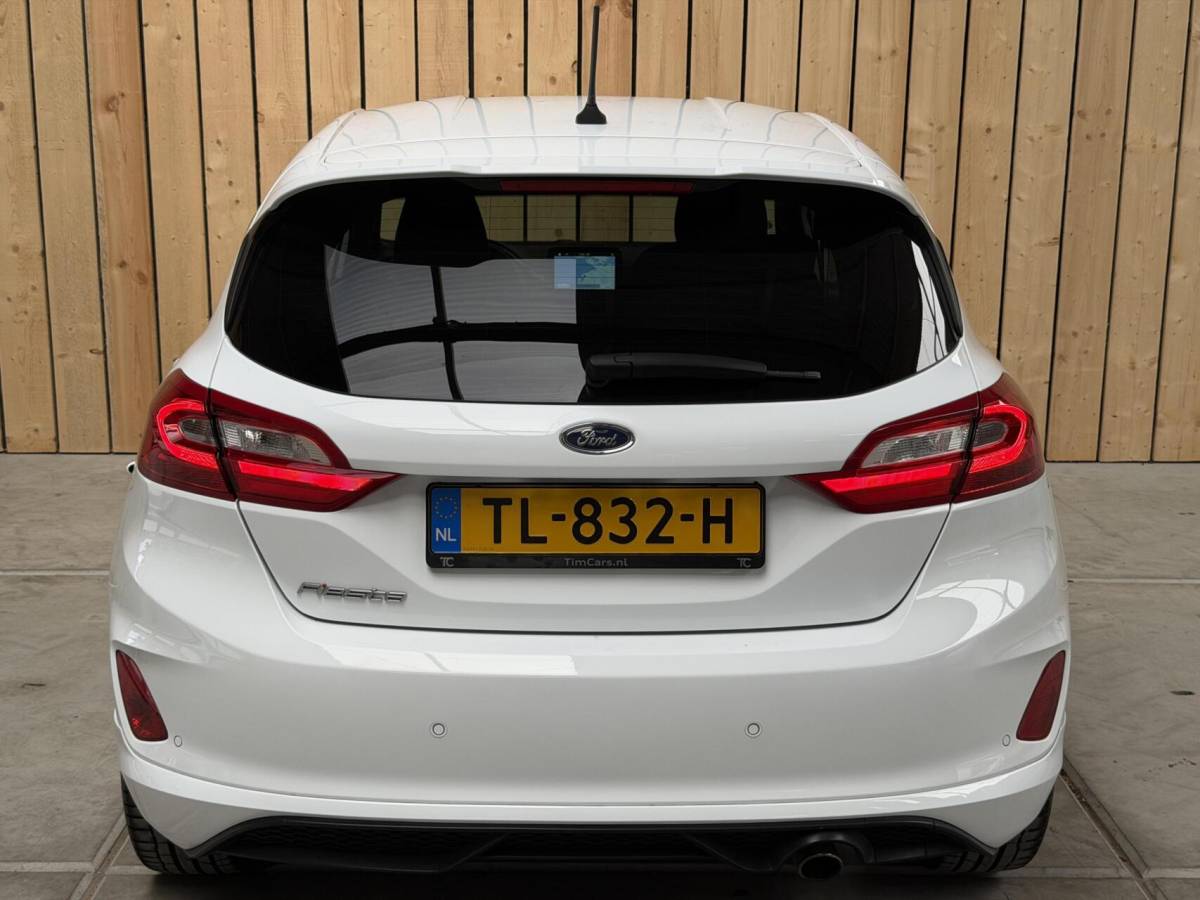 Ford Fiesta Ford Fiesta 1.0 EcoBoost ST-Line Apple CarPlay/Android Auto | Cruise & climate control | Elektrische ramen voor | Navigatiesysteem | LED dagrijverlichting | Parkeersensoren achter | Sportstoelen