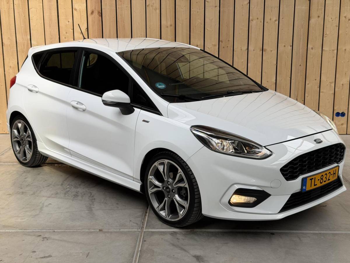 Ford Fiesta Ford Fiesta 1.0 EcoBoost ST-Line Apple CarPlay/Android Auto | Cruise & climate control | Elektrische ramen voor | Navigatiesysteem | LED dagrijverlichting | Parkeersensoren achter | Sportstoelen