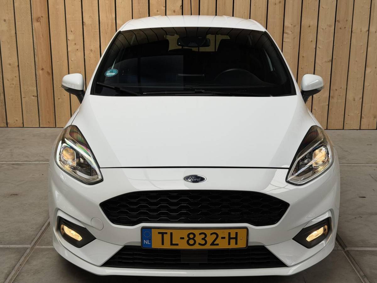 Ford Fiesta Ford Fiesta 1.0 EcoBoost ST-Line Apple CarPlay/Android Auto | Cruise & climate control | Elektrische ramen voor | Navigatiesysteem | LED dagrijverlichting | Parkeersensoren achter | Sportstoelen