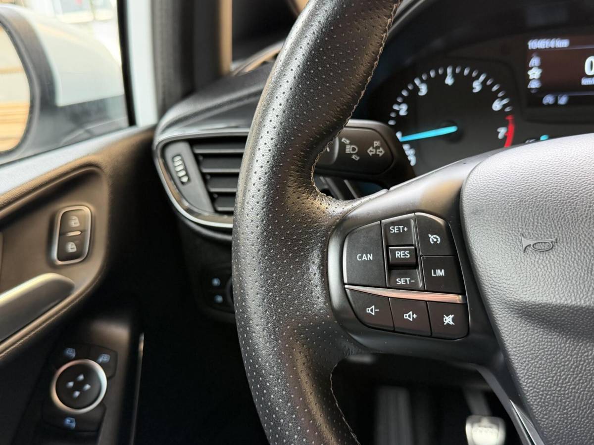 Ford Fiesta Ford Fiesta 1.0 EcoBoost ST-Line Apple CarPlay/Android Auto | Cruise & climate control | Elektrische ramen voor | Navigatiesysteem | LED dagrijverlichting | Parkeersensoren achter | Sportstoelen