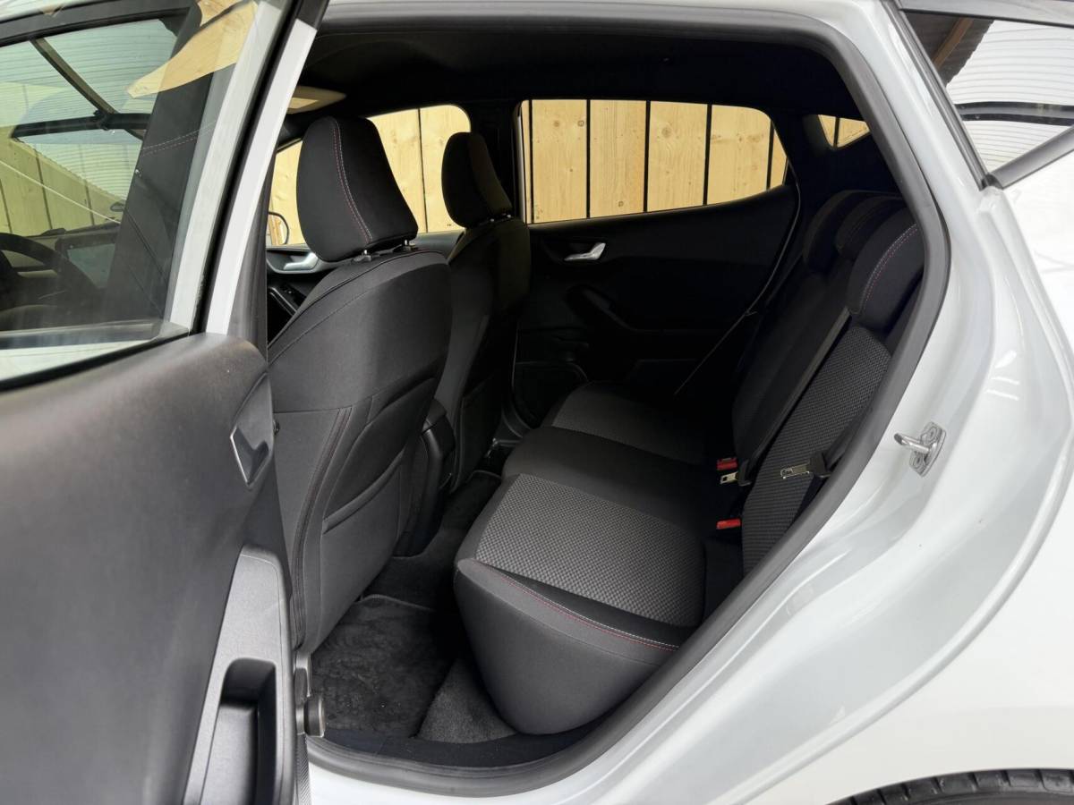 Ford Fiesta Ford Fiesta 1.0 EcoBoost ST-Line Apple CarPlay/Android Auto | Cruise & climate control | Elektrische ramen voor | Navigatiesysteem | LED dagrijverlichting | Parkeersensoren achter | Sportstoelen