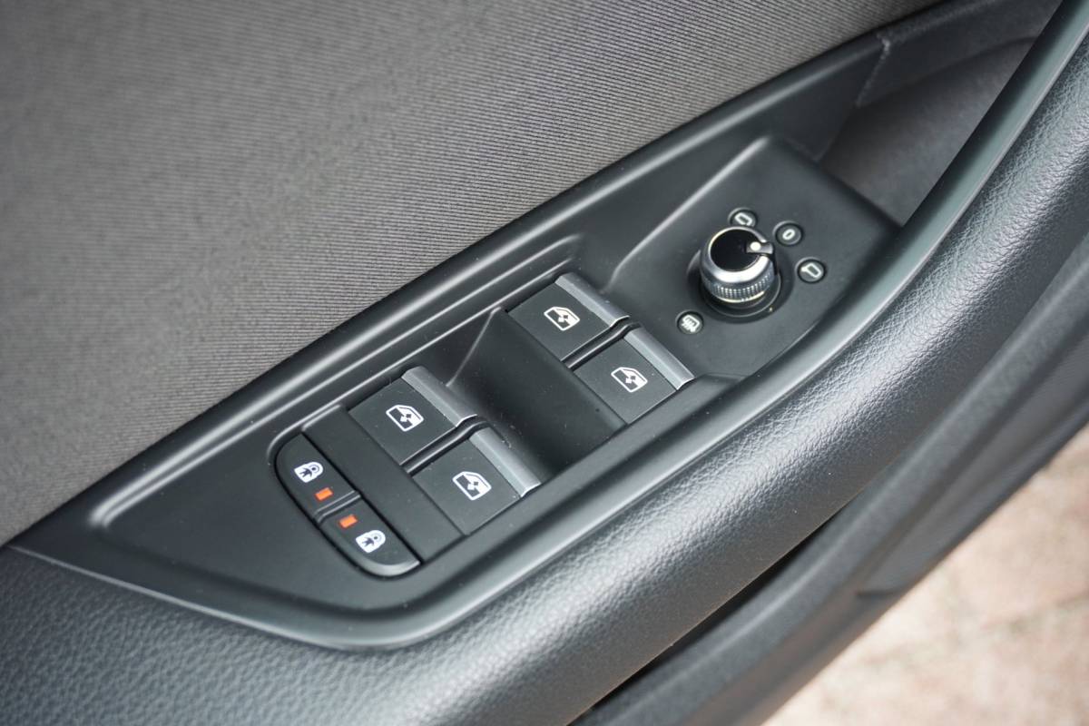 Audi A4 Audi A4 Avant 35 TFSI Business Edition Automaat | Navigatie | Airco | Elek. Pakket | Vol opties | Inruil mogelijk