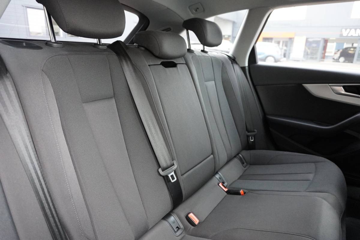 Audi A4 Audi A4 Avant 35 TFSI Business Edition Automaat | Navigatie | Airco | Elek. Pakket | Vol opties | Inruil mogelijk