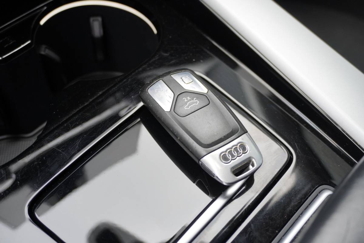 Audi A4 Audi A4 Avant 35 TFSI Business Edition Automaat | Navigatie | Airco | Elek. Pakket | Vol opties | Inruil mogelijk