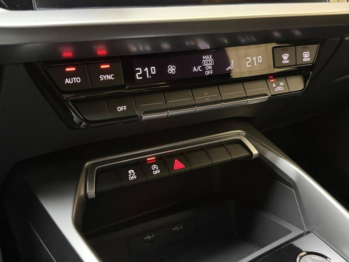 Audi A3 Audi A3 Sportback 30 TFSI Pro Line Automaat Apple CarPlay/Android Auto | Cruise control & climate control | DAB ontvanger | LED koplampen | Cruise control & climate control | Lane assist | Lichtmetalen velgen