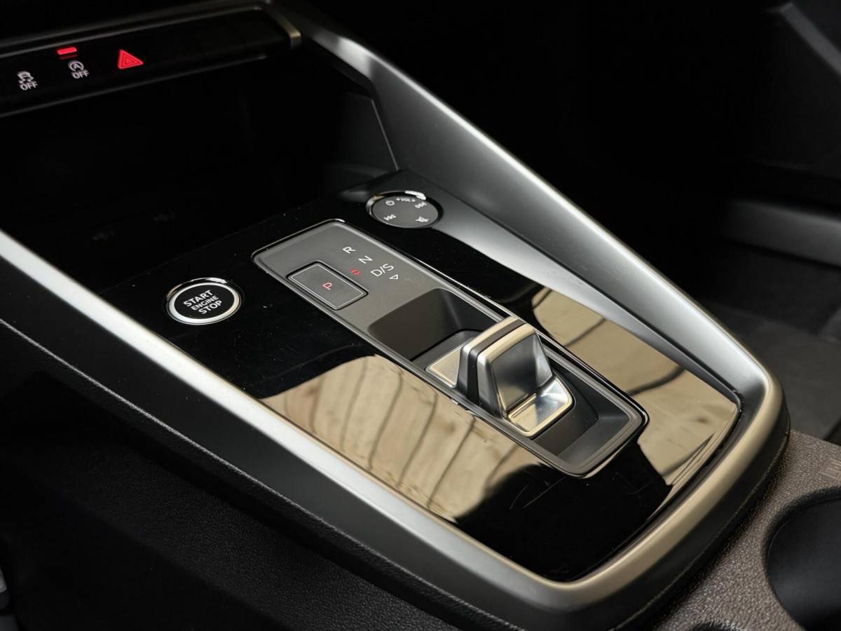 Audi A3 Audi A3 Sportback 30 TFSI Pro Line Automaat Apple CarPlay/Android Auto | Cruise control & climate control | DAB ontvanger | LED koplampen | Cruise control & climate control | Lane assist | Lichtmetalen velgen