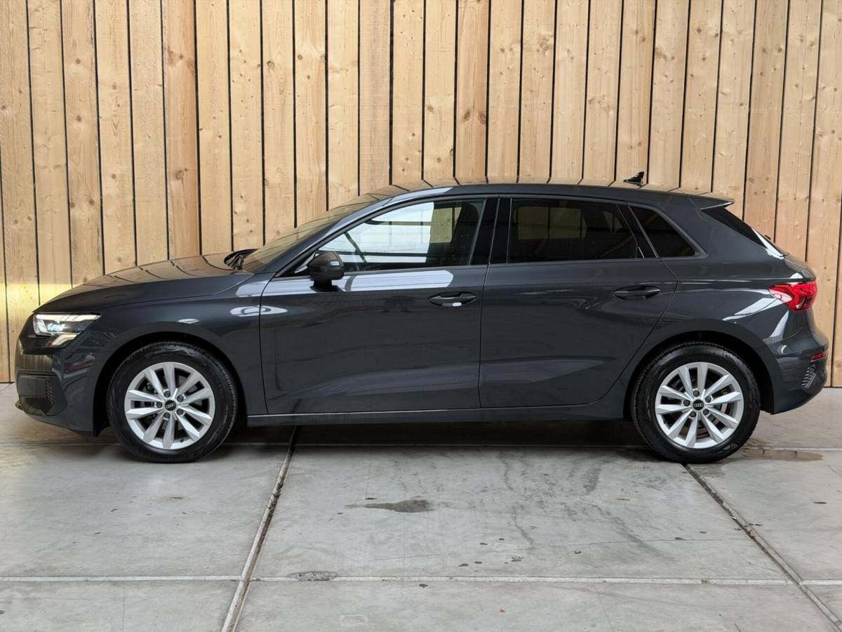 Audi A3 Audi A3 Sportback 30 TFSI Pro Line Automaat Apple CarPlay/Android Auto | Cruise control & climate control | DAB ontvanger | LED koplampen | Cruise control & climate control | Lane assist | Lichtmetalen velgen