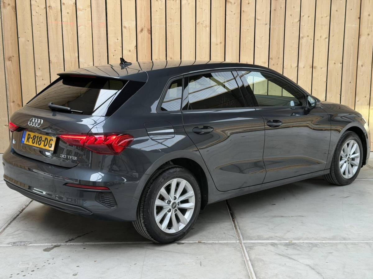 Audi A3 Audi A3 Sportback 30 TFSI Pro Line Automaat Apple CarPlay/Android Auto | Cruise control & climate control | DAB ontvanger | LED koplampen | Cruise control & climate control | Lane assist | Lichtmetalen velgen