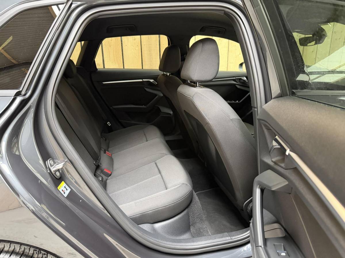 Audi A3 Audi A3 Sportback 30 TFSI Pro Line Automaat Apple CarPlay/Android Auto | Cruise control & climate control | DAB ontvanger | LED koplampen | Cruise control & climate control | Lane assist | Lichtmetalen velgen