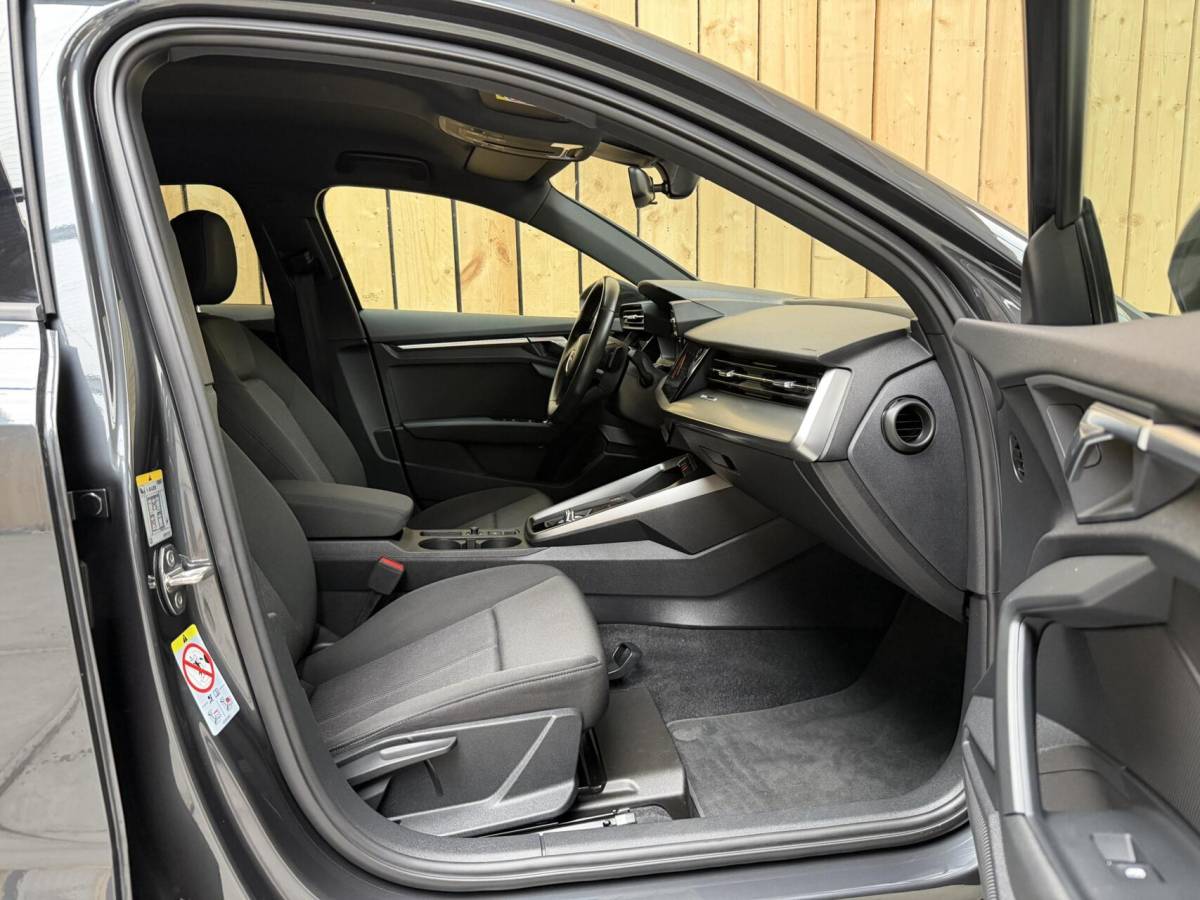 Audi A3 Audi A3 Sportback 30 TFSI Pro Line Automaat Apple CarPlay/Android Auto | Cruise control & climate control | DAB ontvanger | LED koplampen | Cruise control & climate control | Lane assist | Lichtmetalen velgen