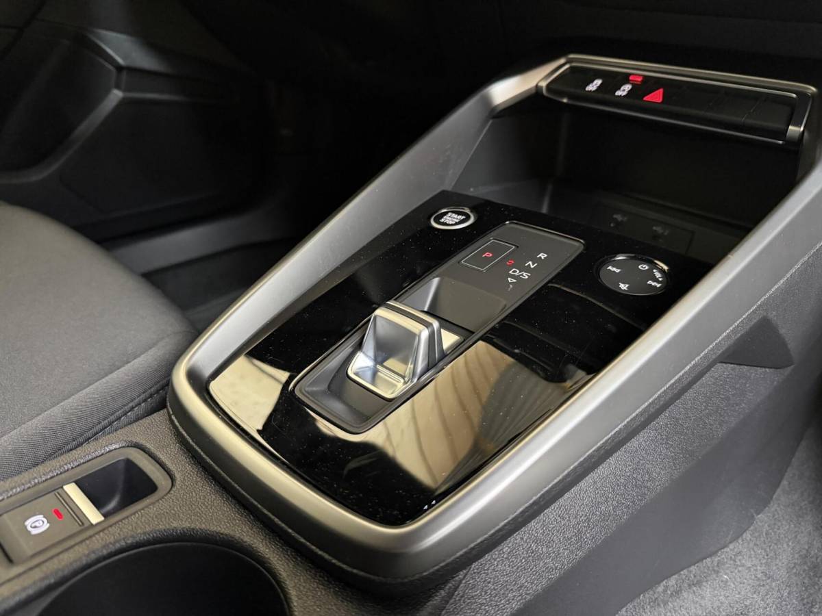 Audi A3 Audi A3 Sportback 30 TFSI Pro Line Automaat Apple CarPlay/Android Auto | Cruise control & climate control | DAB ontvanger | LED koplampen | Cruise control & climate control | Lane assist | Lichtmetalen velgen