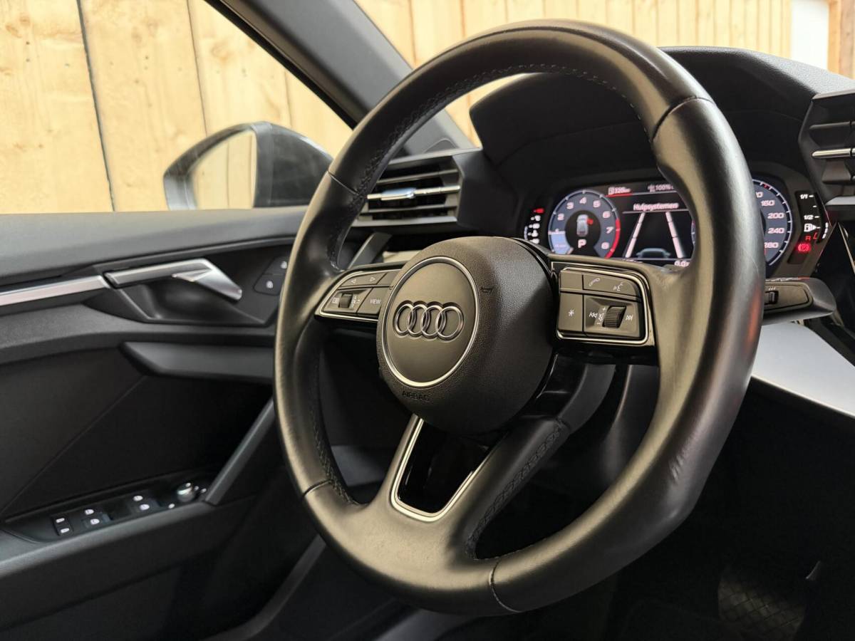 Audi A3 Audi A3 Sportback 30 TFSI Pro Line Automaat Apple CarPlay/Android Auto | Cruise control & climate control | DAB ontvanger | LED koplampen | Cruise control & climate control | Lane assist | Lichtmetalen velgen