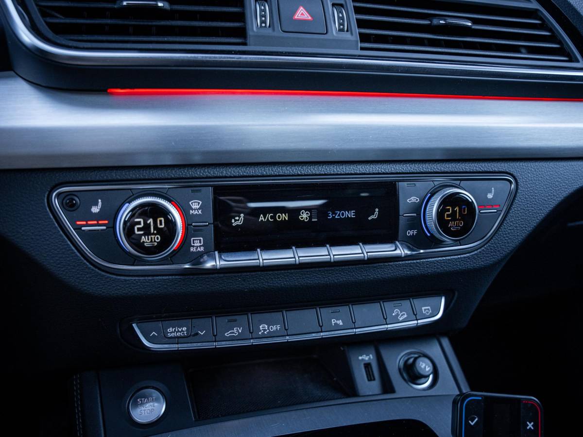 Audi Q5 Audi Q5 Sportback 55 TFSI e S edition Luchtvering | Black Optics | Trekhaak