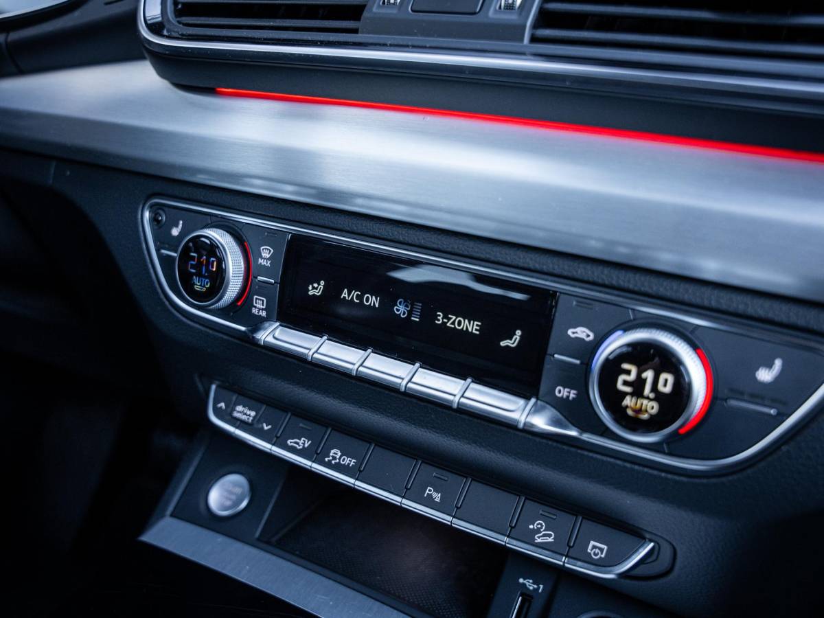 Audi Q5 Audi Q5 Sportback 55 TFSI e S edition Luchtvering | Black Optics | Trekhaak