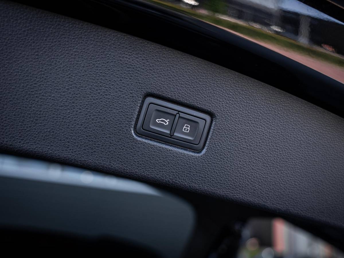 Audi Q5 Audi Q5 Sportback 55 TFSI e S edition Luchtvering | Black Optics | Trekhaak
