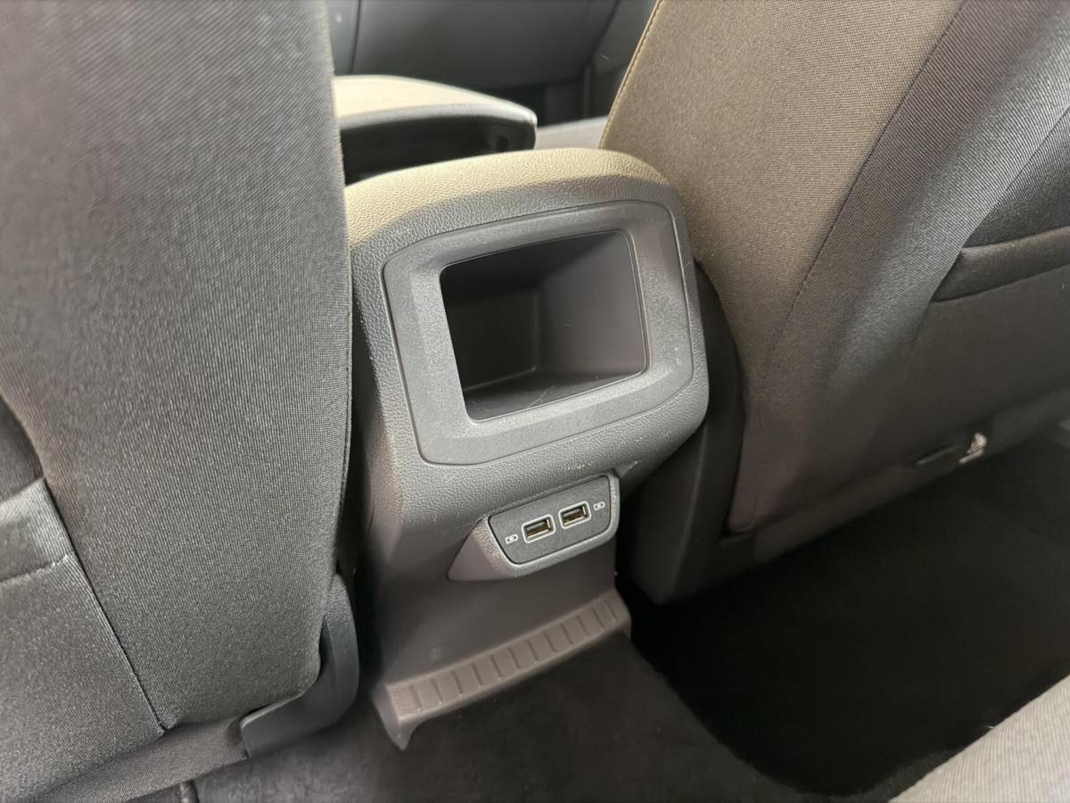 Volkswagen T-Cross Volkswagen T-Cross 1.0 TSI Life Apple CarPlay/Android Auto | Airconditioning | Cruise control adaptief | DAB ontvanger | Dode hoek detectie | Navigatiesysteem | Parkeersensoren voor en achter