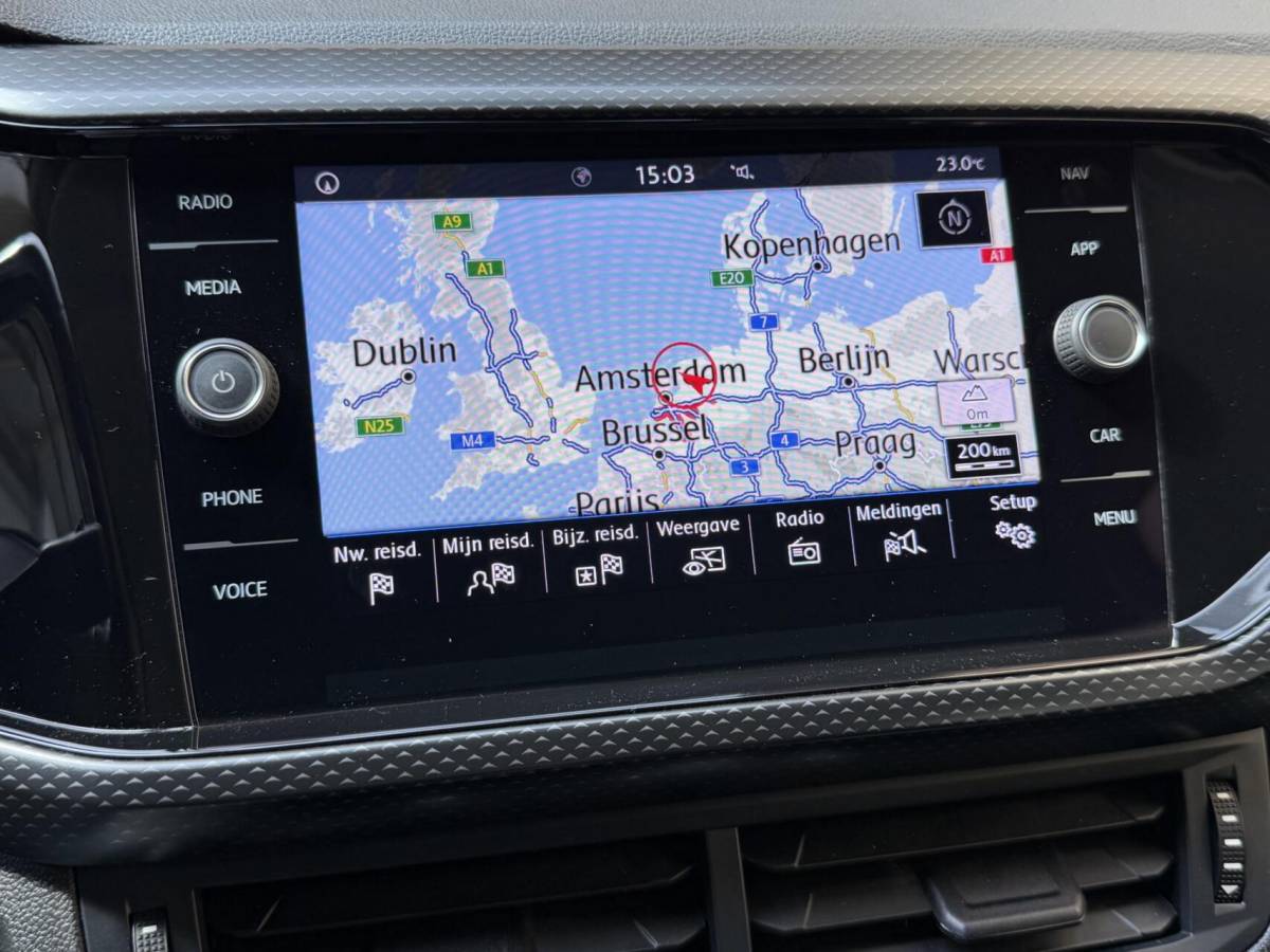 Volkswagen T-Cross Volkswagen T-Cross 1.0 TSI Life Apple CarPlay/Android Auto | Airconditioning | Cruise control adaptief | DAB ontvanger | Dode hoek detectie | Navigatiesysteem | Parkeersensoren voor en achter