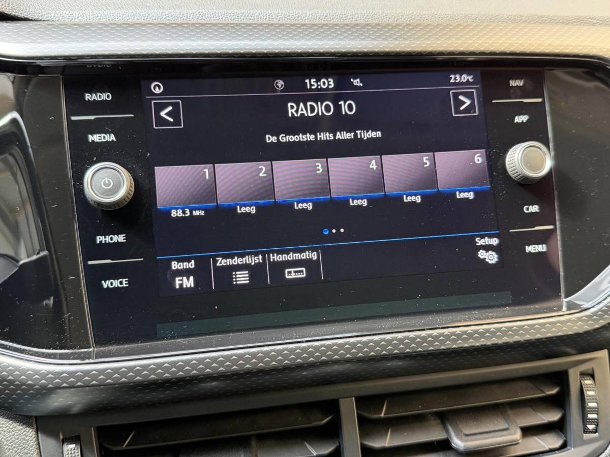 Volkswagen T-Cross Volkswagen T-Cross 1.0 TSI Life Apple CarPlay/Android Auto | Airconditioning | Cruise control adaptief | DAB ontvanger | Dode hoek detectie | Navigatiesysteem | Parkeersensoren voor en achter