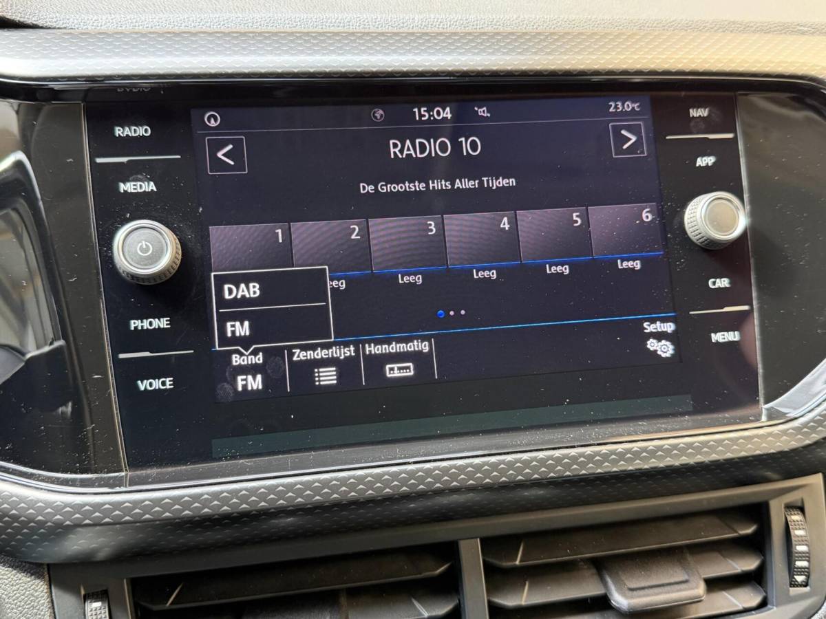 Volkswagen T-Cross Volkswagen T-Cross 1.0 TSI Life Apple CarPlay/Android Auto | Airconditioning | Cruise control adaptief | DAB ontvanger | Dode hoek detectie | Navigatiesysteem | Parkeersensoren voor en achter