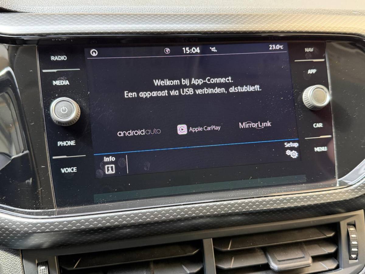Volkswagen T-Cross Volkswagen T-Cross 1.0 TSI Life Apple CarPlay/Android Auto | Airconditioning | Cruise control adaptief | DAB ontvanger | Dode hoek detectie | Navigatiesysteem | Parkeersensoren voor en achter