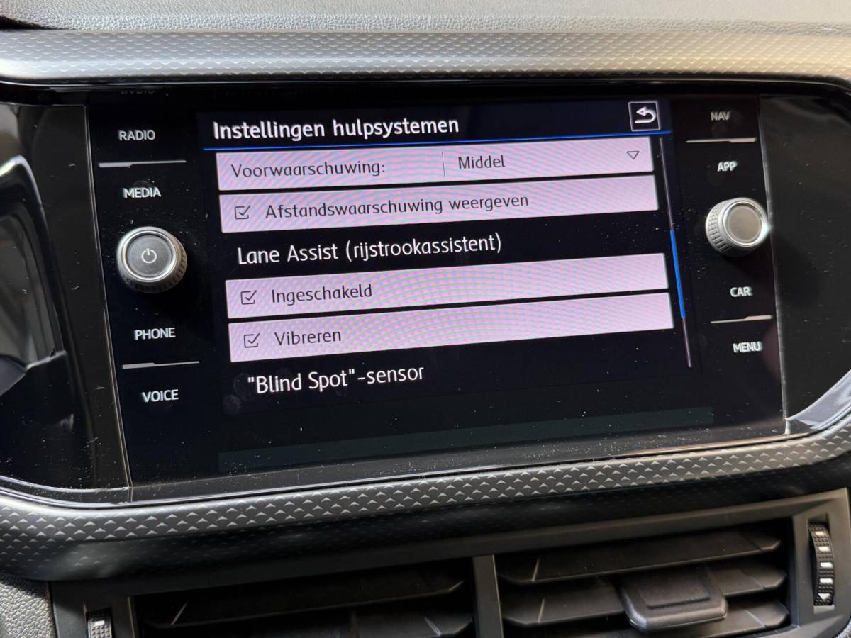 Volkswagen T-Cross Volkswagen T-Cross 1.0 TSI Life Apple CarPlay/Android Auto | Airconditioning | Cruise control adaptief | DAB ontvanger | Dode hoek detectie | Navigatiesysteem | Parkeersensoren voor en achter