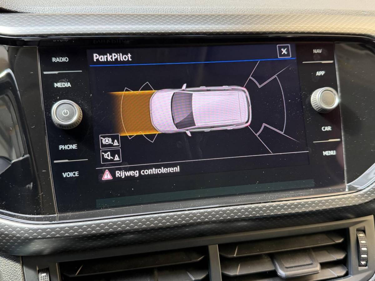 Volkswagen T-Cross Volkswagen T-Cross 1.0 TSI Life Apple CarPlay/Android Auto | Airconditioning | Cruise control adaptief | DAB ontvanger | Dode hoek detectie | Navigatiesysteem | Parkeersensoren voor en achter