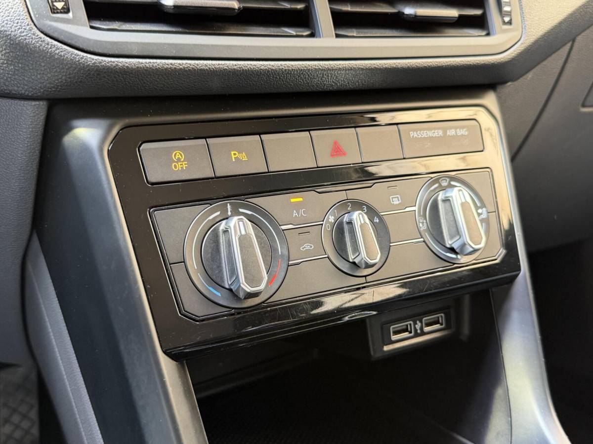 Volkswagen T-Cross Volkswagen T-Cross 1.0 TSI Life Apple CarPlay/Android Auto | Airconditioning | Cruise control adaptief | DAB ontvanger | Dode hoek detectie | Navigatiesysteem | Parkeersensoren voor en achter