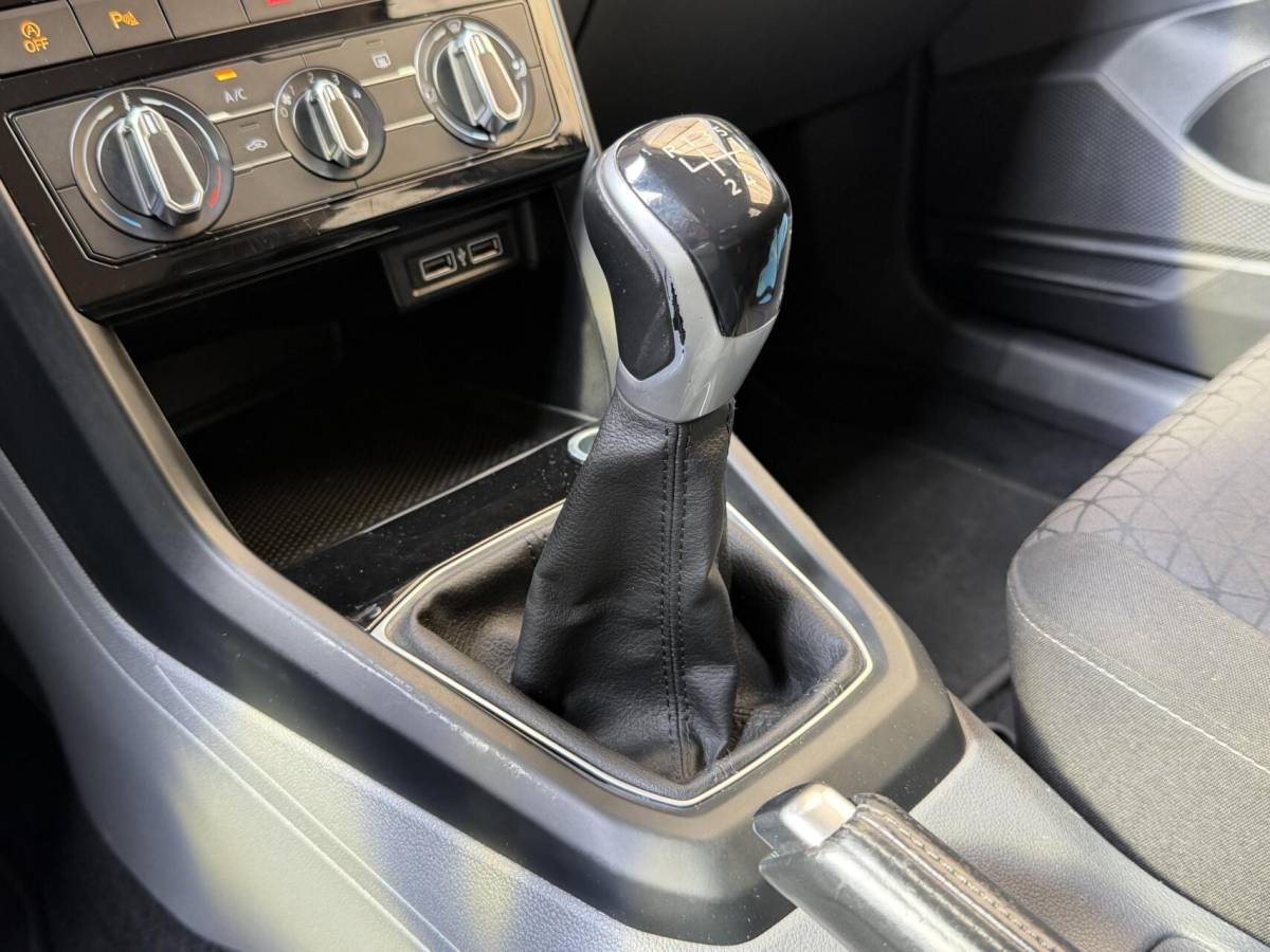 Volkswagen T-Cross Volkswagen T-Cross 1.0 TSI Life Apple CarPlay/Android Auto | Airconditioning | Cruise control adaptief | DAB ontvanger | Dode hoek detectie | Navigatiesysteem | Parkeersensoren voor en achter