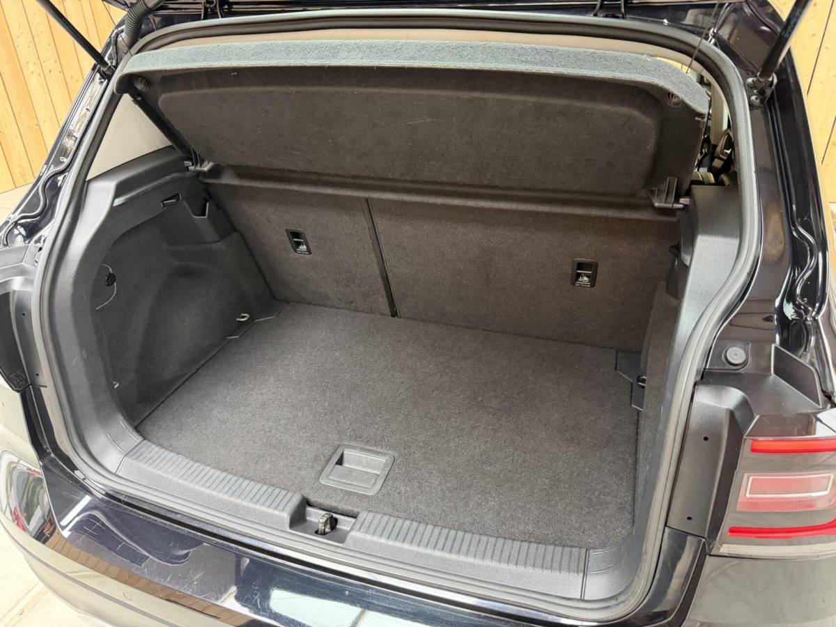 Volkswagen T-Cross Volkswagen T-Cross 1.0 TSI Life Apple CarPlay/Android Auto | Airconditioning | Cruise control adaptief | DAB ontvanger | Dode hoek detectie | Navigatiesysteem | Parkeersensoren voor en achter