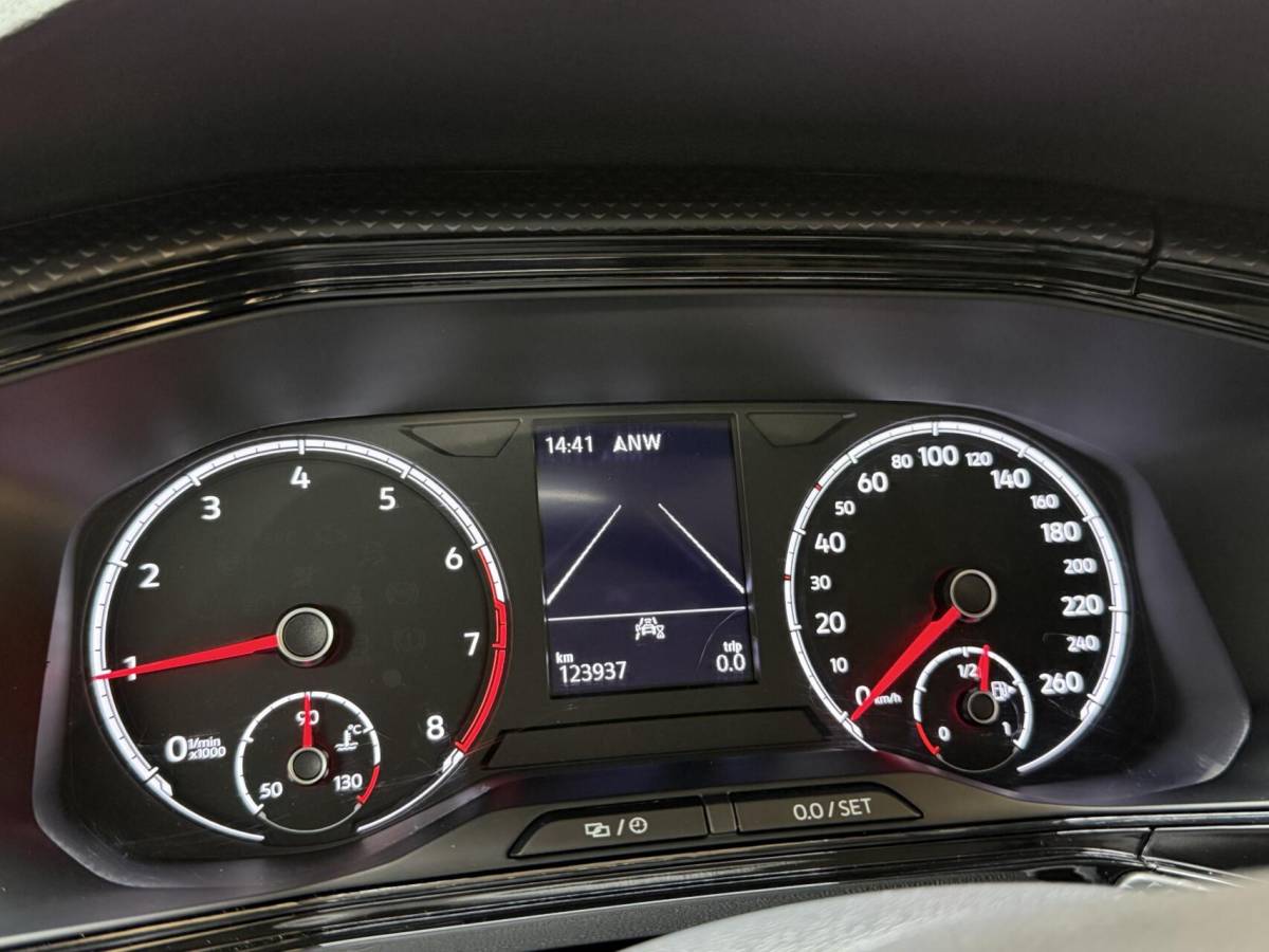 Volkswagen T-Cross Volkswagen T-Cross 1.0 TSI Life Apple CarPlay/Android Auto | Airconditioning | Cruise control adaptief | DAB ontvanger | Dode hoek detectie | Navigatiesysteem | Parkeersensoren voor en achter