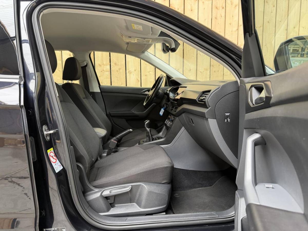 Volkswagen T-Cross Volkswagen T-Cross 1.0 TSI Life Apple CarPlay/Android Auto | Airconditioning | Cruise control adaptief | DAB ontvanger | Dode hoek detectie | Navigatiesysteem | Parkeersensoren voor en achter