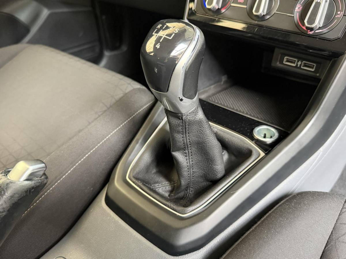 Volkswagen T-Cross Volkswagen T-Cross 1.0 TSI Life Apple CarPlay/Android Auto | Airconditioning | Cruise control adaptief | DAB ontvanger | Dode hoek detectie | Navigatiesysteem | Parkeersensoren voor en achter