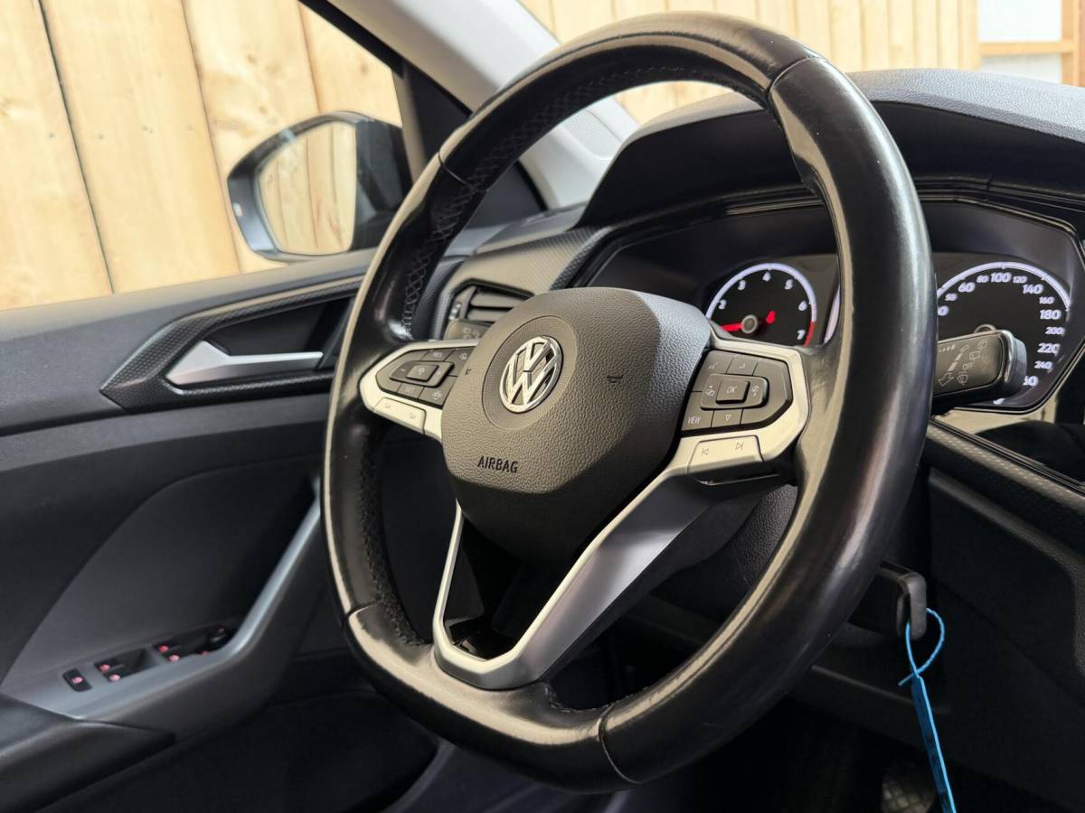 Volkswagen T-Cross Volkswagen T-Cross 1.0 TSI Life Apple CarPlay/Android Auto | Airconditioning | Cruise control adaptief | DAB ontvanger | Dode hoek detectie | Navigatiesysteem | Parkeersensoren voor en achter