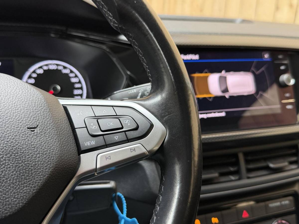 Volkswagen T-Cross Volkswagen T-Cross 1.0 TSI Life Apple CarPlay/Android Auto | Airconditioning | Cruise control adaptief | DAB ontvanger | Dode hoek detectie | Navigatiesysteem | Parkeersensoren voor en achter