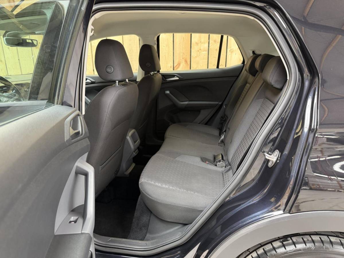 Volkswagen T-Cross Volkswagen T-Cross 1.0 TSI Life Apple CarPlay/Android Auto | Airconditioning | Cruise control adaptief | DAB ontvanger | Dode hoek detectie | Navigatiesysteem | Parkeersensoren voor en achter