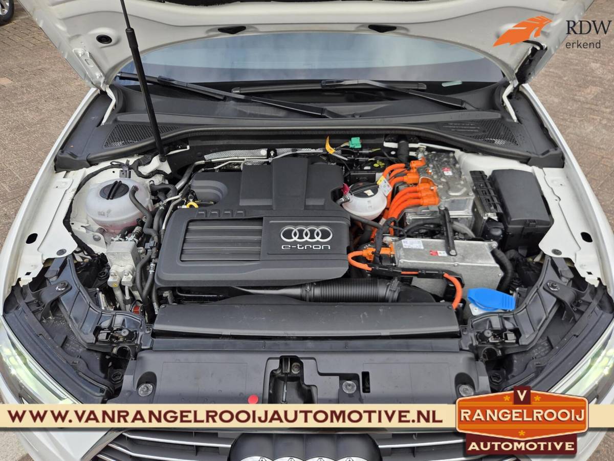 Audi A3 Audi A3 Sportback 1.4 e-tron Sport, LED kopl., ACC, pano, sportst., 17″ lmv