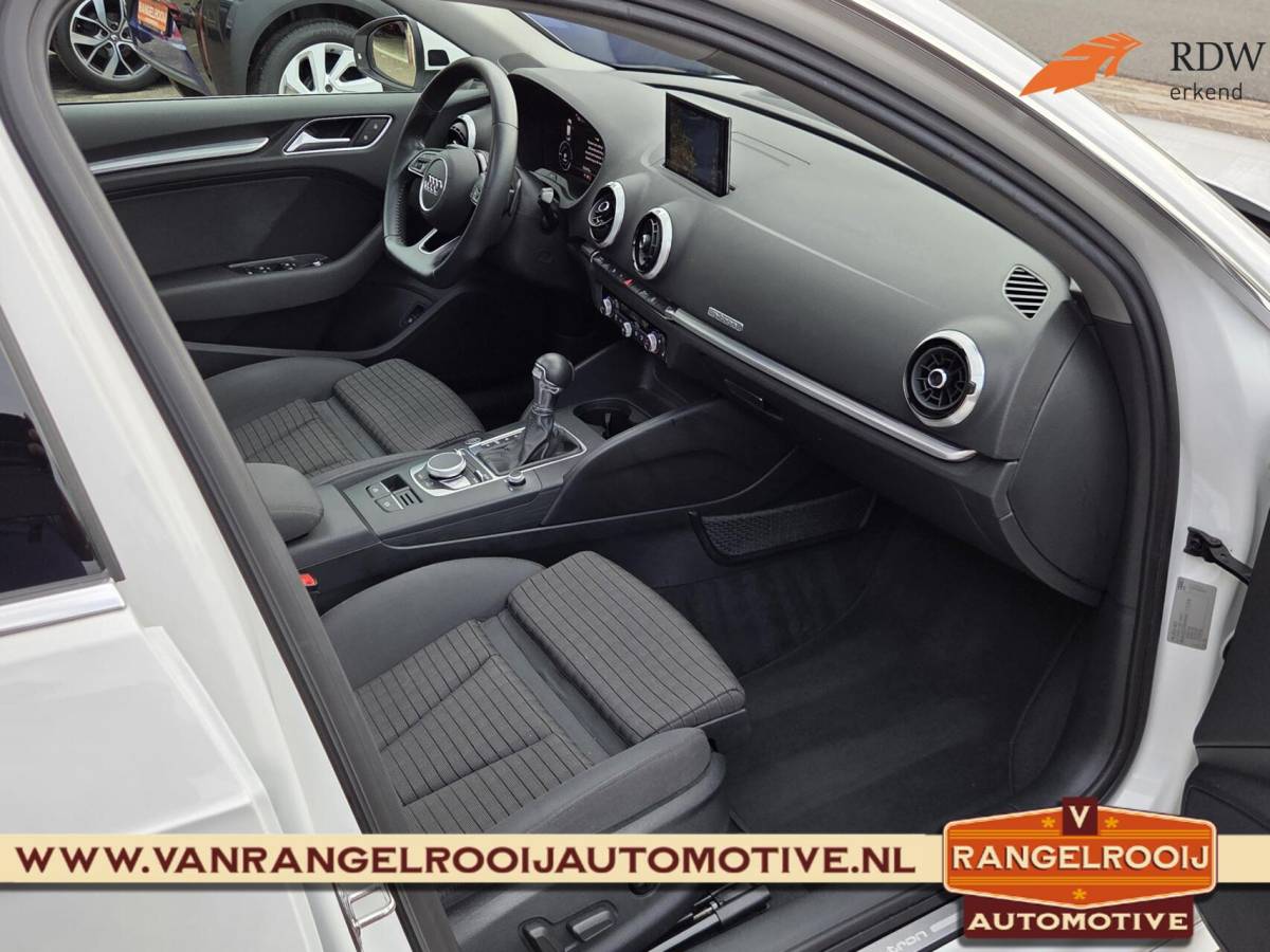 Audi A3 Audi A3 Sportback 1.4 e-tron Sport, LED kopl., ACC, pano, sportst., 17″ lmv