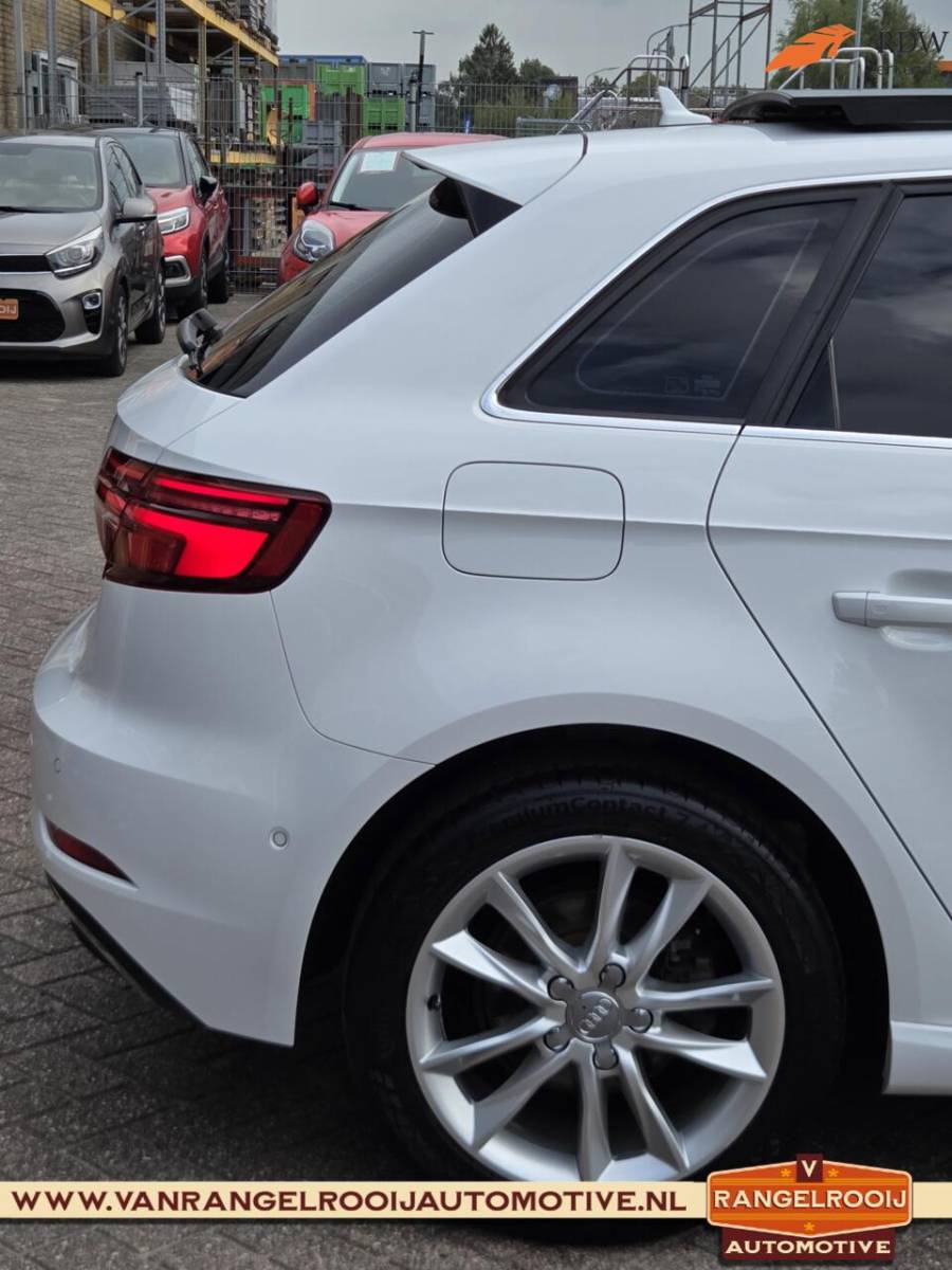 Audi A3 Audi A3 Sportback 1.4 e-tron Sport, LED kopl., ACC, pano, sportst., 17″ lmv