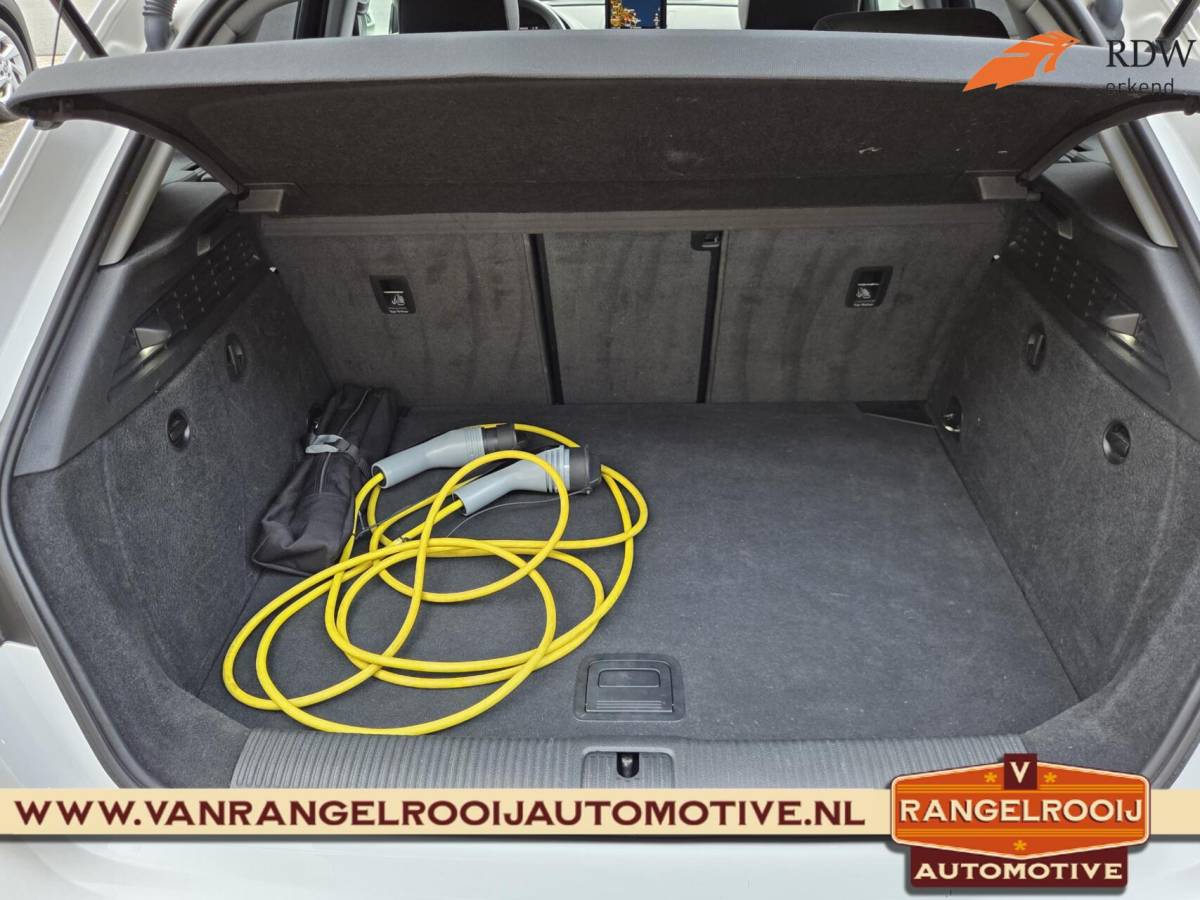 Audi A3 Audi A3 Sportback 1.4 e-tron Sport, LED kopl., ACC, pano, sportst., 17″ lmv